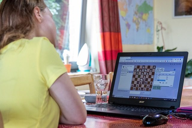 online chess tournament, laptop, girl