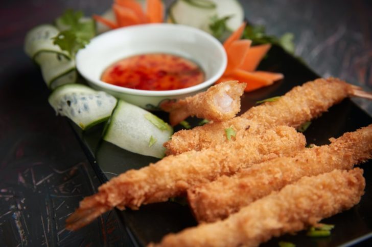 Photo by Son Tung Tran: https://www.pexels.com/photo/deep-fried-breaded-shrimps-on-a-black-plate-7011610/