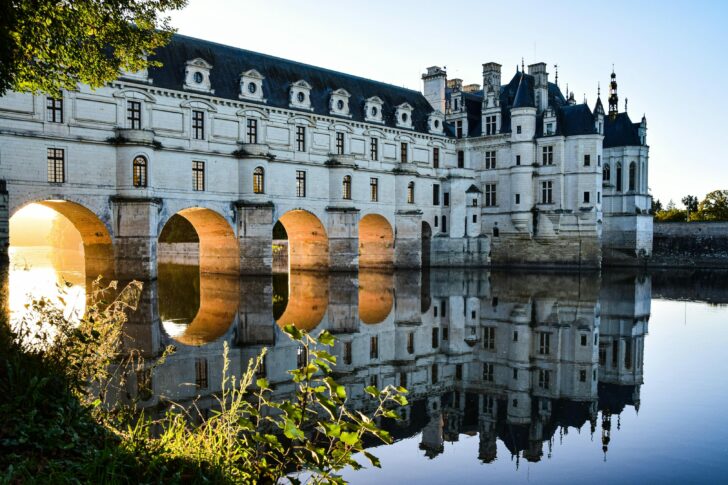 Photo by AXP Photography: https://www.pexels.com/photo/chateau-de-chenonceau-from-the-river-cher-19136597/