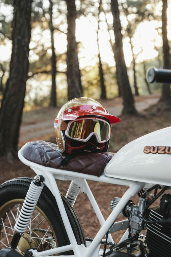 Photo by Lucas Bordião: https://www.pexels.com/photo/a-helmet-on-the-seat-of-a-motorbike-17133990/