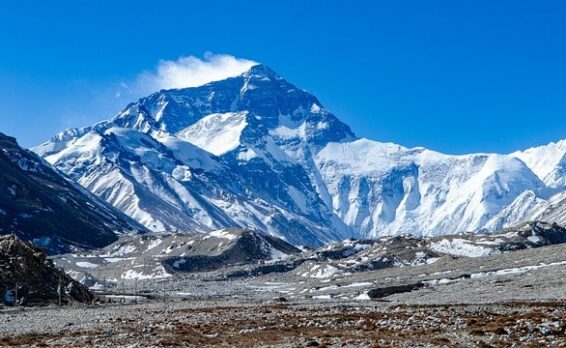 Climb 7 Summits: Essential Guide to Conquering the World’s Highest Peaks